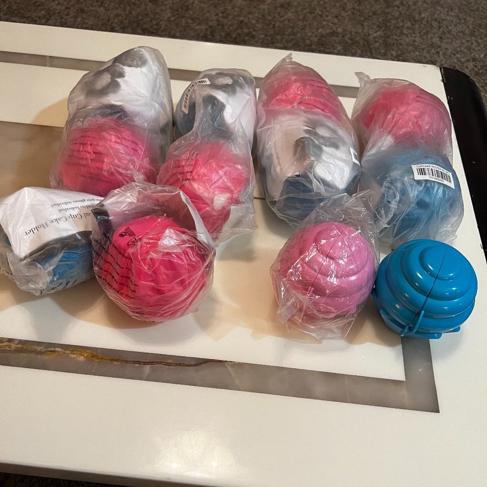Tupperware cupcake keepers(2)